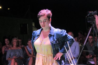 Con mucho estilo sobre la pasarela.