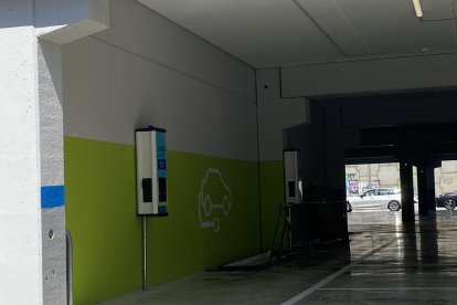 Zona para carga de vehículos eléctricos.