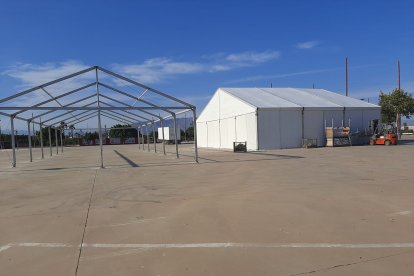 Una carpa servirá de depósito durante los trabajos de cambio del vallado.
