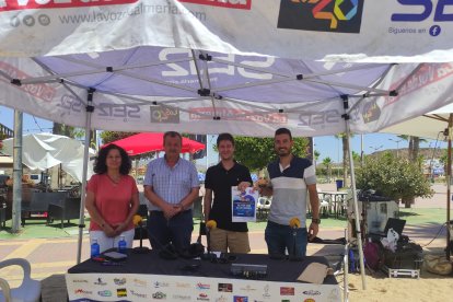La concejal de Deportes, María del Mar Sánchez, el alcalde de Pulpí, Juan Pedro García, el presentador Guillermo Mirón y el técnico Cristian García tras la entrevista en la SER.