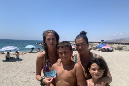 Ana, Estefanía, Brayan y Saray, ganadores de un vale descuento en Mascotasol.