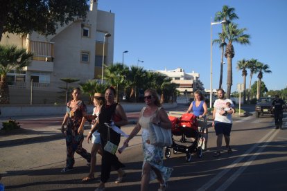 Un grupo de romeros acompañó a la carreta.