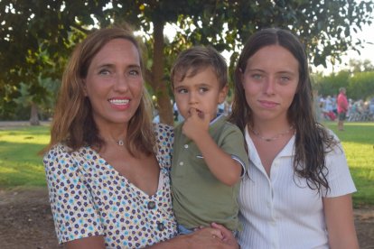 Carmen Góngora con sus hijos.