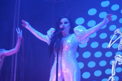 La vocal Alaska en el concierto de Fangoria en Roquetas de Mar.