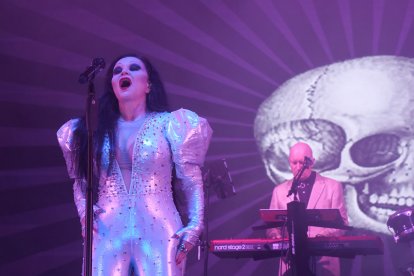 En el escenario Alaska, una de las artistas icónicas del pop en España.