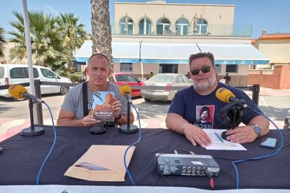 Alfredo Casas con Carlos Javier López, escritor de \'Al-Mariyya, la puerta de oriente\'.