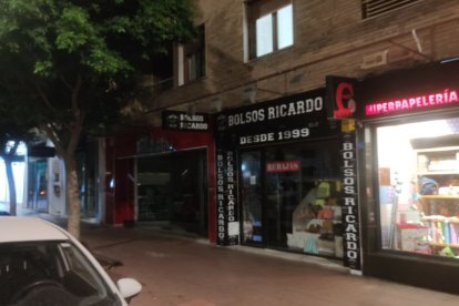 Hubo disparidad en los comercios a la hora del apagón.