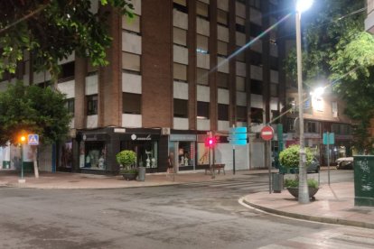 Algunas tiendas no dudaron en apagar su escaparate.