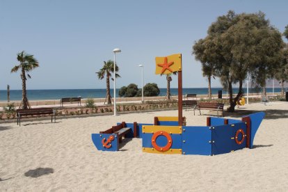Parque infantil ubicado en la prolongación del paseo marítimo