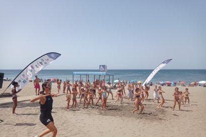 Mañana de zumba en Cabo de Gata con Ego Sport Center.