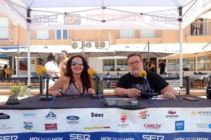 Alfredo Casas con la artista Myriam Vela Blanca.