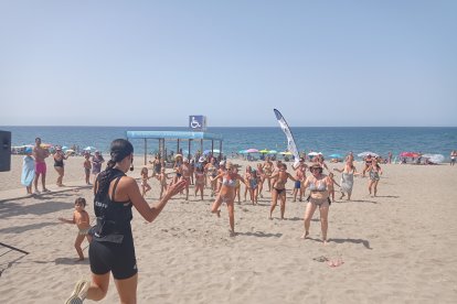 Clase de zumba en Cabo de Gata con Ego Sport Center.
