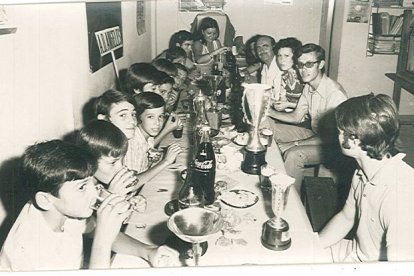 Los jugadores de Los Ángeles celebrando en la Escuela de don Antonio.
