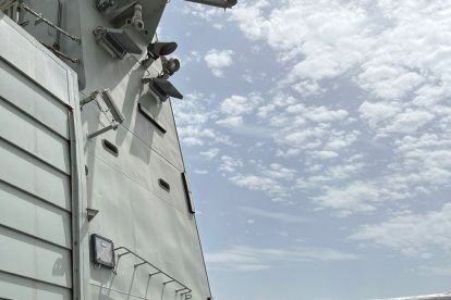 El Puerto de Almería acoge a este buque de la Armada Española.