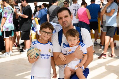 En familia esperando al campeón de Liga y Champions.