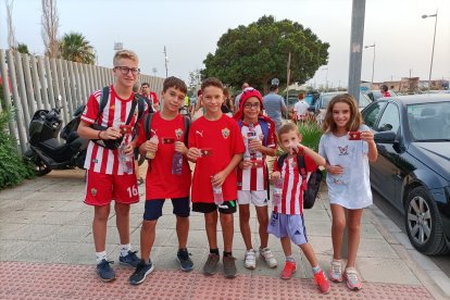 Estos pequeños seguidores muestran su abono.