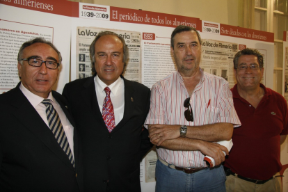 En una exposición de LA VOZ con Ramón Navarro, Pascual Sánchez y Ambrosio Sánchez 