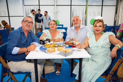 Rafael Ortega, Charo Guerrero, Emiliano Fresnillo y Carmen Carrero pasándolo muy bien en el Cañillo.