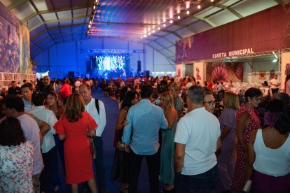 Los almerienses, fieles a su cita con la caseta municipal. 