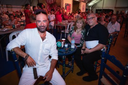 David César, Juan Moreno  y Carmen Olaya, de la banda \