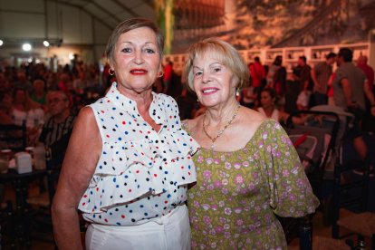 Isabel y Fina, dos grandes amigas disfrutando del sábado noche.