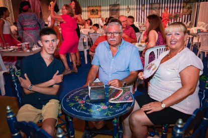 José, Antonio y Mari Carmen vivieron una noche inolvidable.