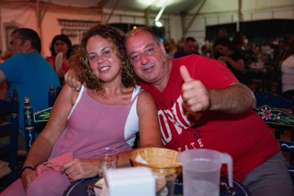 José Luis y Alicia María estuvieron muy cómodos en la Caseta Municipal.