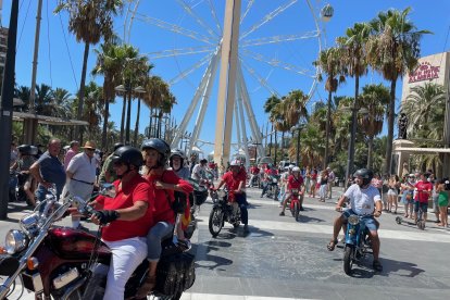 Multitud de motocicletas.