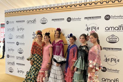 Elena Gutiérrez, Daniela Blanes, África Blanes, Loreto Gutiérrez, Begoña Heras y Rosa María Martín.