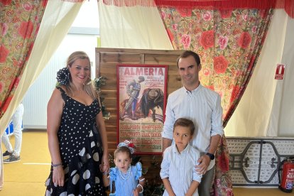 Mercedes Maldonado y Ricardo Gámez junto a los pequeños María y Ricardo.