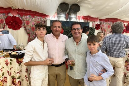 Enrique Vargas Jr, Felix García, Enrique Vargas y Gonzalo Vargas.