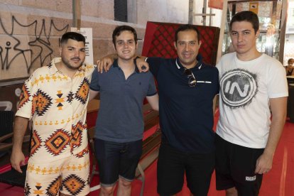 Alejandro López, David Pozas, Javier López y Rubén López en pleno ambiente de Feria
