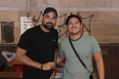 Nelson Castillo y José Ledezma acudieron a divertirse al ambigú de La Bodeguilla de Burana