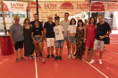 Juan Manuel, Elisabeth, Candela, Darío, Antonio, Antonio, Alejandro, Eva, Eva, Mª Carmen y Sergio, almerienses y granadinos disfrutando