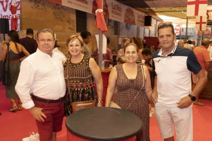 Juan Baena, Mari Ángeles Martín, Beatriz Pérez y Emilio Verdú, dos matrimonios de Vícar.