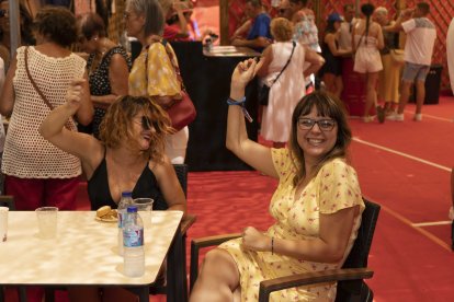 La gente se lo pasó a lo grande este domingo en el ambigú de LA VOZ.