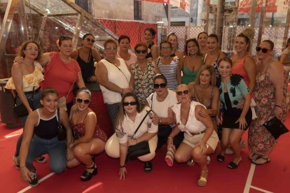 Las chicas de la familia Pardo, como cada primer domingo de feria, salieron a disfrutar todas juntas