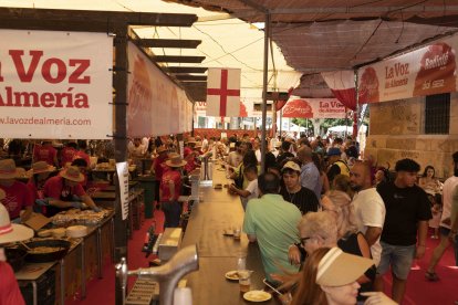 Lleno estaba el ambigú de La Bodeguilla de Burana y La Voz