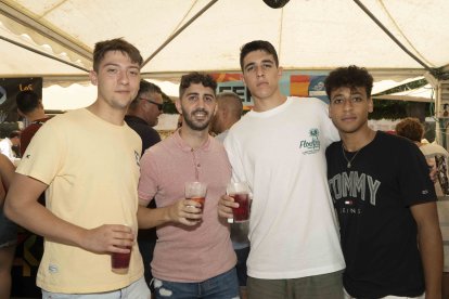 Tony Martínez, David Fortes, Ruben Ajenjo y Nachari Boseko, amigos en la Feria del Mediodía.