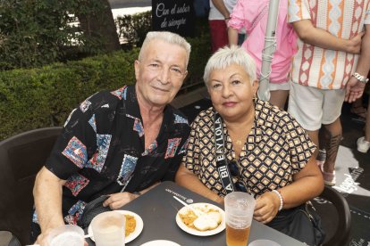 Salvador Fernández y Carmen González, disfrutando de la gastronomía almeriense.