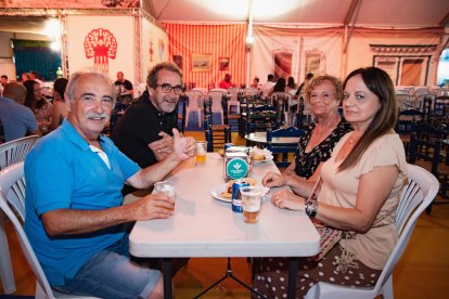 Miguel Ventura, Mari Carmen Ruiz, Vicente Roig y Maria José Guerrero decidieron pasar la noche en el Recinto Ferial