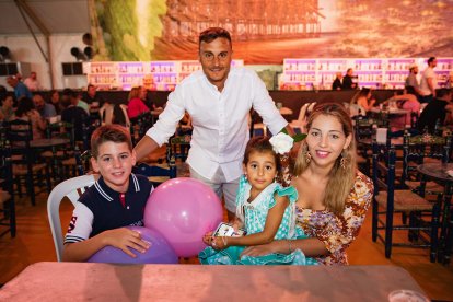 Irene y Víctor con sus hijos Sergio e Irene.