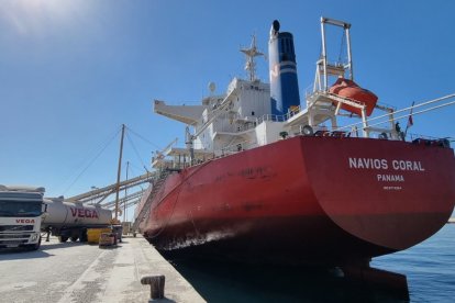 Es el récord histórico de carga en el Puerto de Almería.