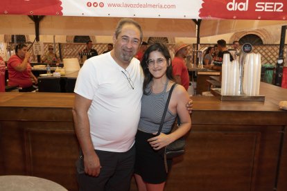 Naturales de Albox, Francisco y Janira fueron los más tempraneros en usar sus tickets en el ambigú de LA VOZ y Cadena Ser.