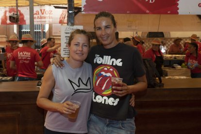 Desde Valencia, Tatiana y Lidia disfrutaron del mediodía en el ambigú de LA VOZ y Cadena SER.