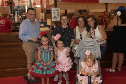 Juan Antonio Lozano, Irene Fernández, Belén Lozano, Mónica Tudela, Triana, Cayetana y Ginebra