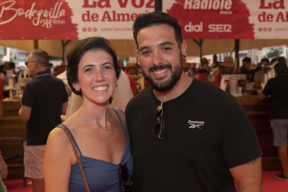 Francisco Javier Delgado y Mirian Antequera son sevillanos disfrutando de la Feria de Almería