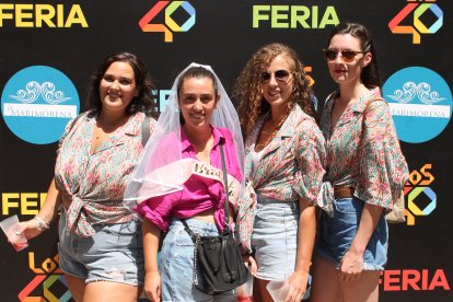 Carmen Peñalver, Asun Salinas, Paqui Noguera y Noelia Peñalver, en el ambigú de la Plaza de la Virgen del Mar.
