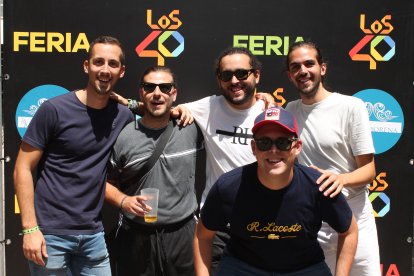 Rubén Salinas, Paco García, Carlos Prieto, José Bernal, en el ambigú de la Plaza de la Virgen del Mar.