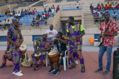 Ritmos africanos para amenizar los partidos.